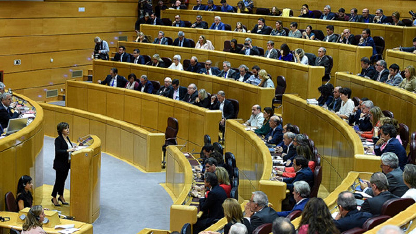 Telediario 1: El Senado acepta la aplicación gradual del artículo 155 propuesta por el PSOE | RTVE Play