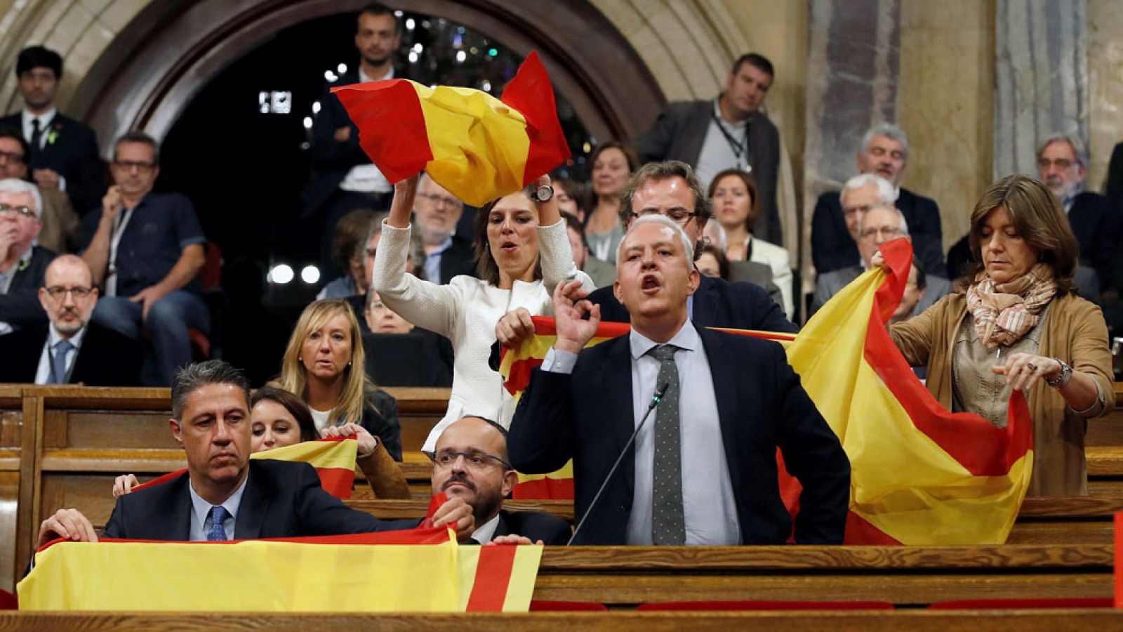 Sin programa: Bronca en el Parlament por la propuesta de votar la independencia en una urna | RTVE Play