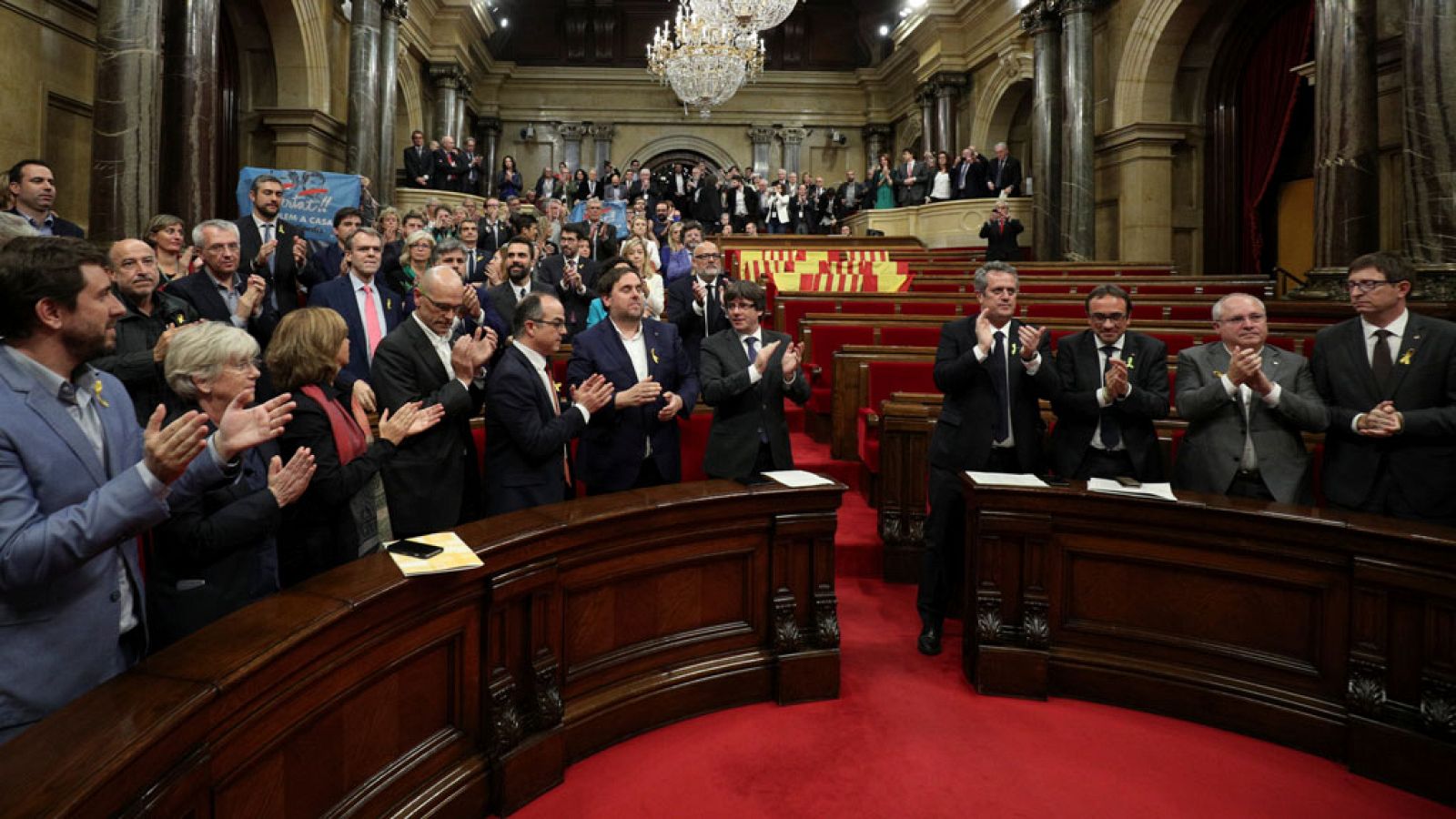 Sin programa: El Parlament aprueba declarar la independencia de forma unilateral | RTVE Play