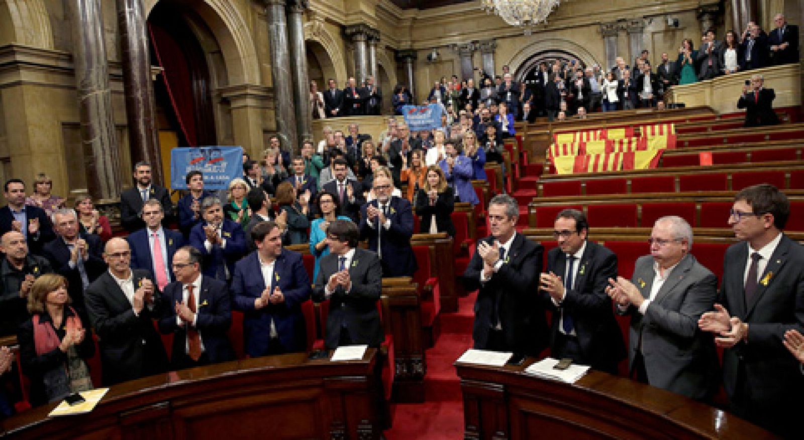 Telediario 1: El Parlament declara la independencia de Cataluña en votación secreta y de forma unilateral | RTVE Play