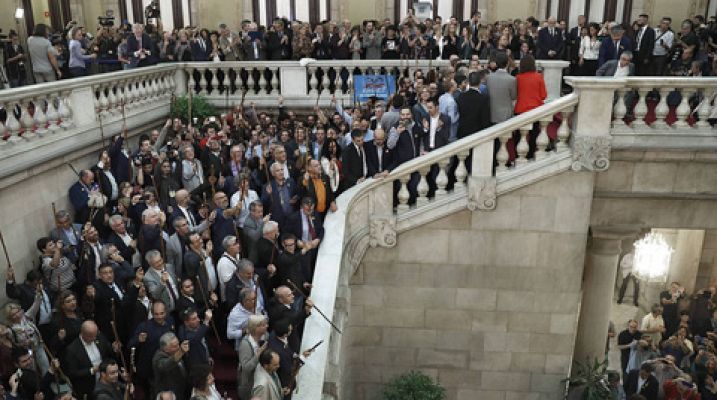 Ciudadanos, PSC y PP han abandonado el pleno en el momento de la votación de la declaración unilateral de indepedendencia