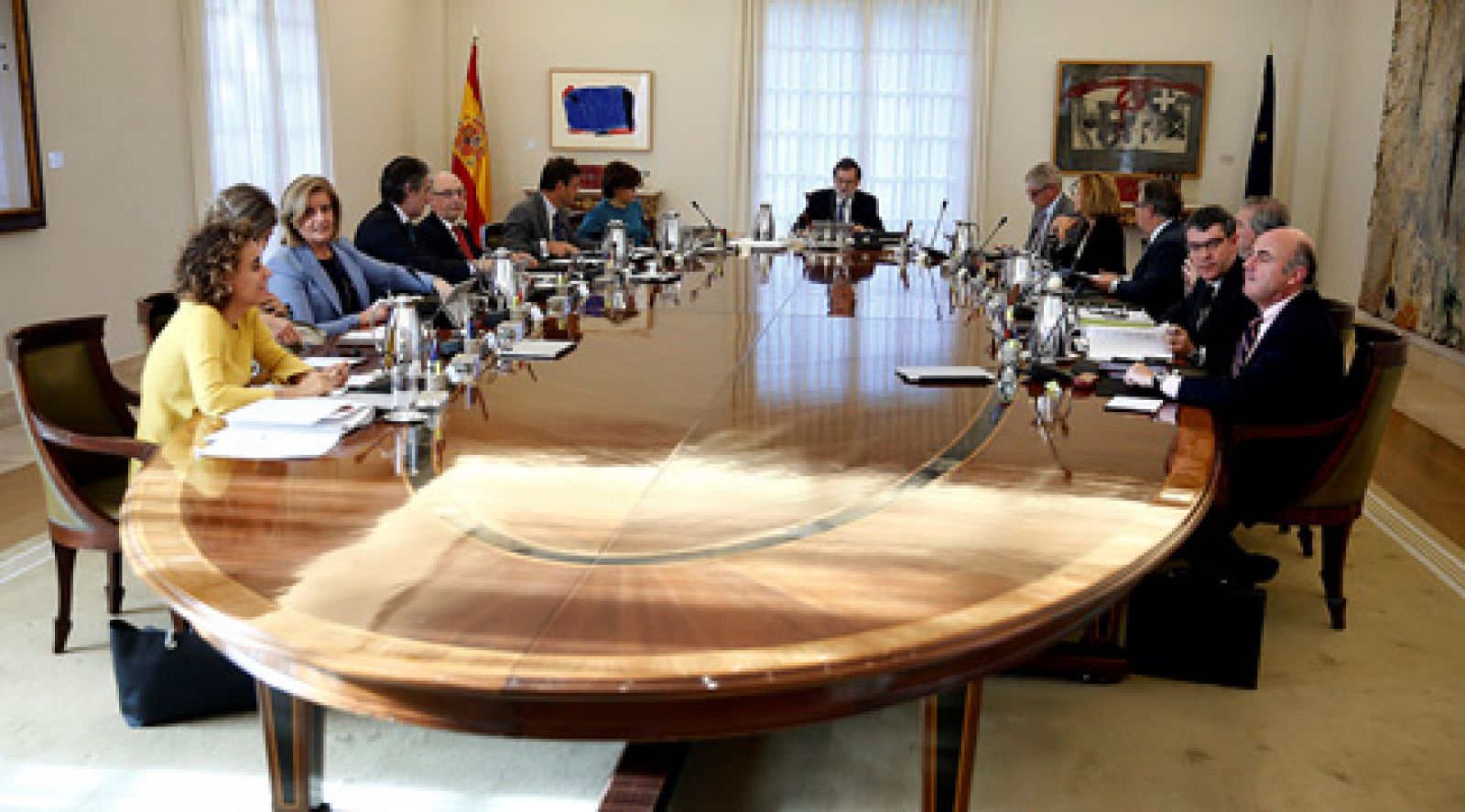 Telediario 1: Sáenz de Santamaria asume las funciones de presidente y vicepresidente de la Generalitat con la aplicación del 155 | RTVE Play