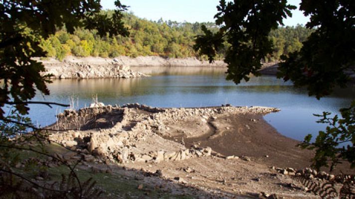 Telediario 1 - La sequía deja al descubierto las antiguas termas en el embalse de Yesa, Zaragoza
