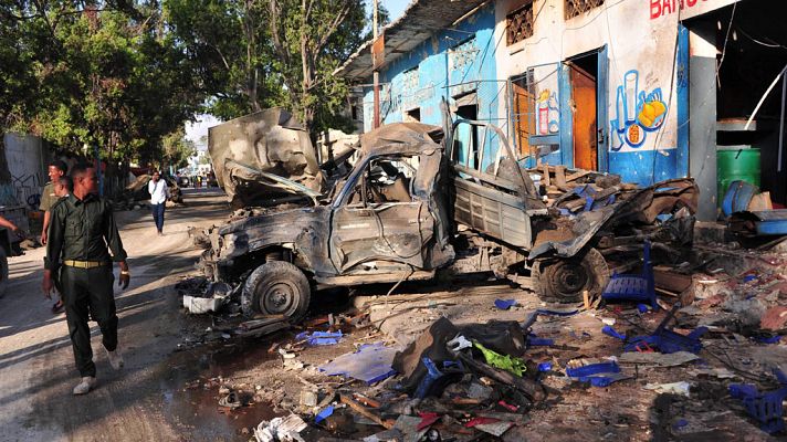 Telediario 1 - Doble atentado terrorista en Mogadiscio, la capital de Somalia