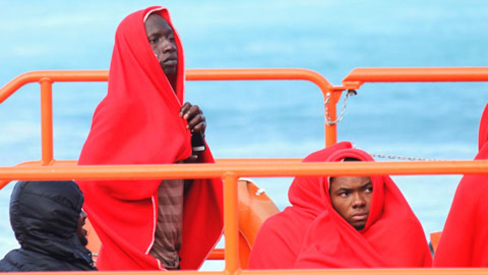 Telediario 1: Una exposición muestra el drama de los inmigrantes africanos | RTVE Play