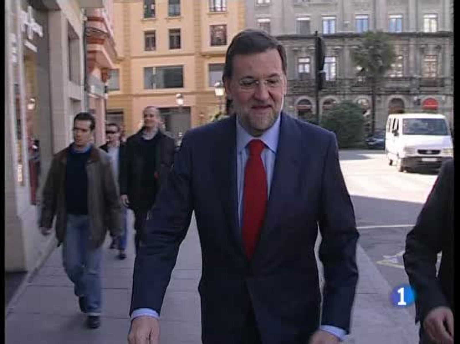 En la campaña electoral gallega, los principales líderes del PP y del PSOE continúan arropando a sus candidatos a la presidencia de la Xunta.