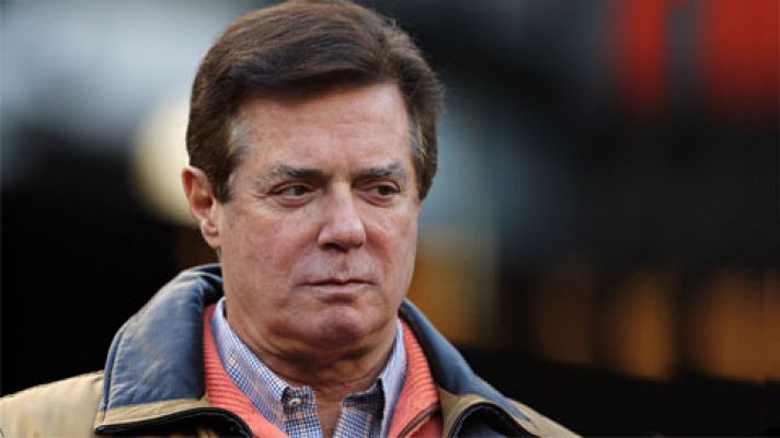 Telediario 1 - El ex jefe de campaña de Trump se entrega al FBI acusado de complot contra EE.UU. por la trama rusa