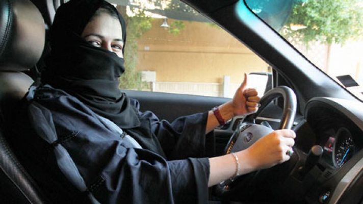 Arabia Saudí permitirá a las mujeres asistir a tres estadios