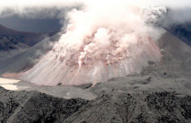 El volcán Chaitén obliga a desalojar a cientos de personas tras una nueva erupción