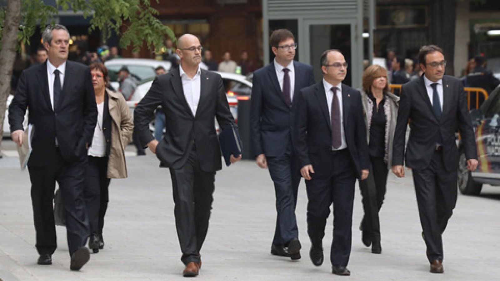 Telediario 1: Prisión sin fianza al exvicepresidente de la Generalitat, Oriol Junqueras, junto a otros siete exconsejeros del gobierno catalán | RTVE Play