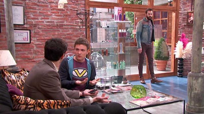 La peluquería - Miguel pierde la tarjeta