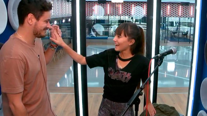 Operaci�n Triunfo - Cepeda y Aitana escuchan su 'No puedo vivir sin ti'