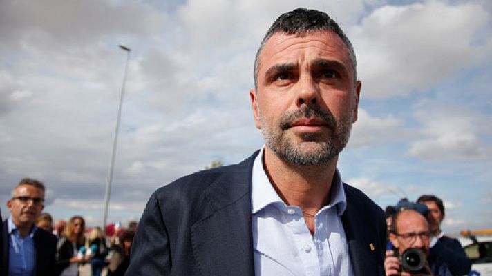 Informativo 24h - El exconseller Santi Vila sale de la cárcel tras pagar la fianza de 50.000 euros