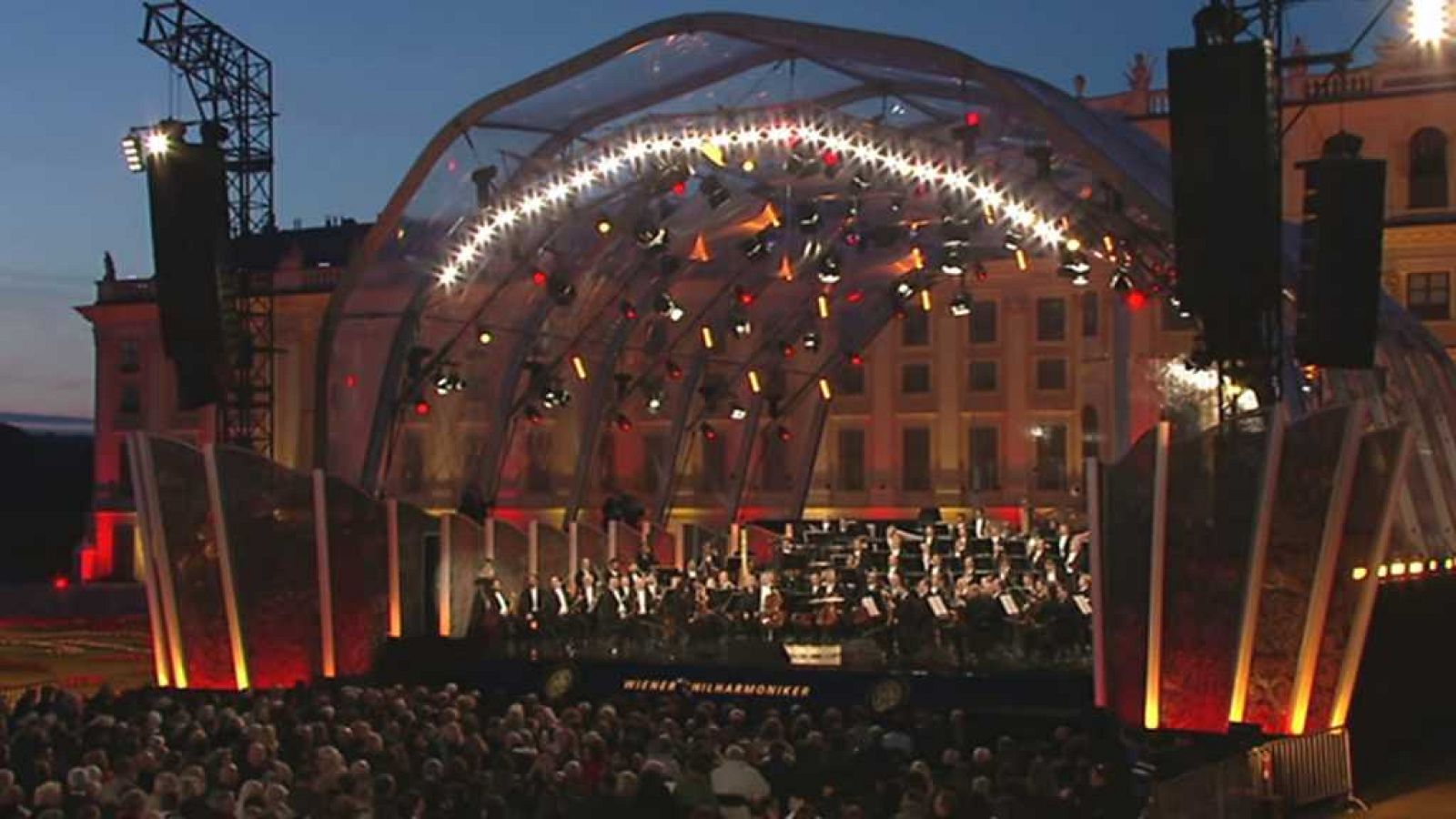 Los conciertos de La 2 - Conciertos de la Orquesta Filarmónica de Viena: Schonbrunn 2017 - ver ahora