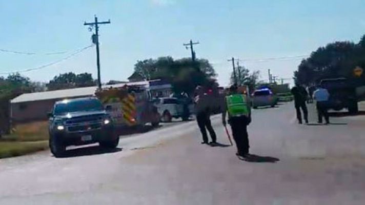 Decenas de muertos en un tiroteo en una iglesia baptista en Texas