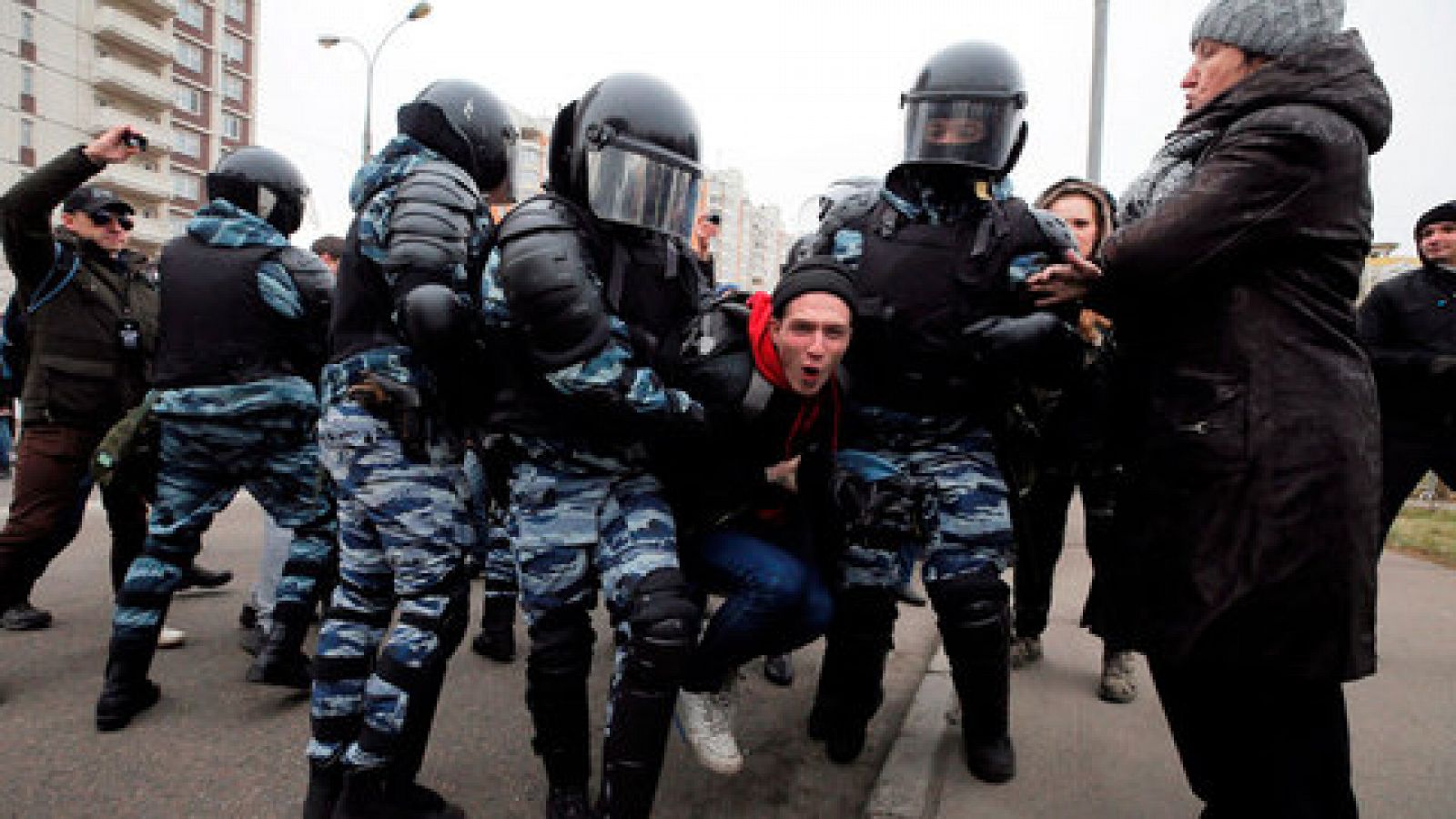 Telediario 1: La policía rusa detiene a más de 260 personas  | RTVE Play