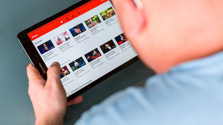 Telediario 1 - Dos amigos discapacitados, estrellas en internet