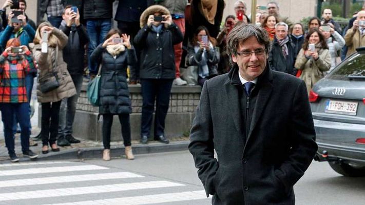 Parlamento - Puigdemont en Bruselas y exconsellers en la cárcel