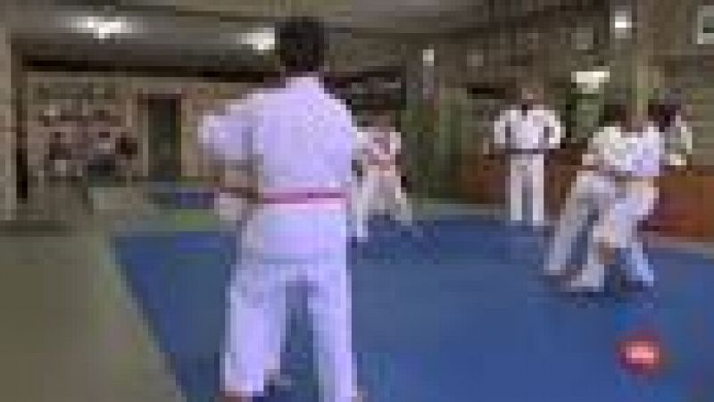 Álvaro practica judo habitualmente 