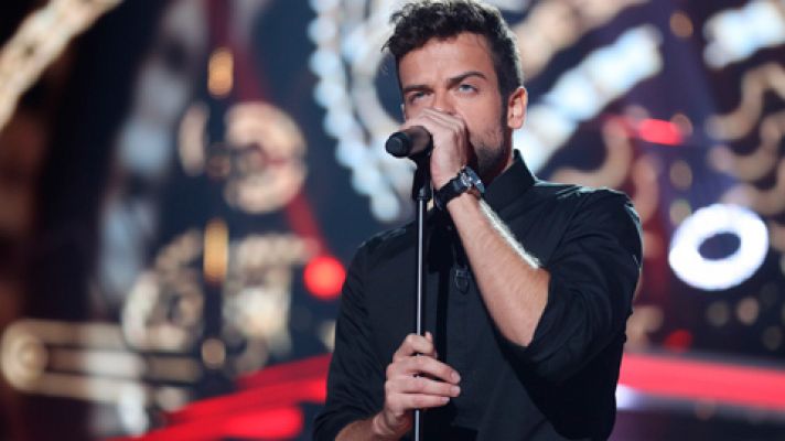 Ricky canta 'One Song Glory' en la gala 2