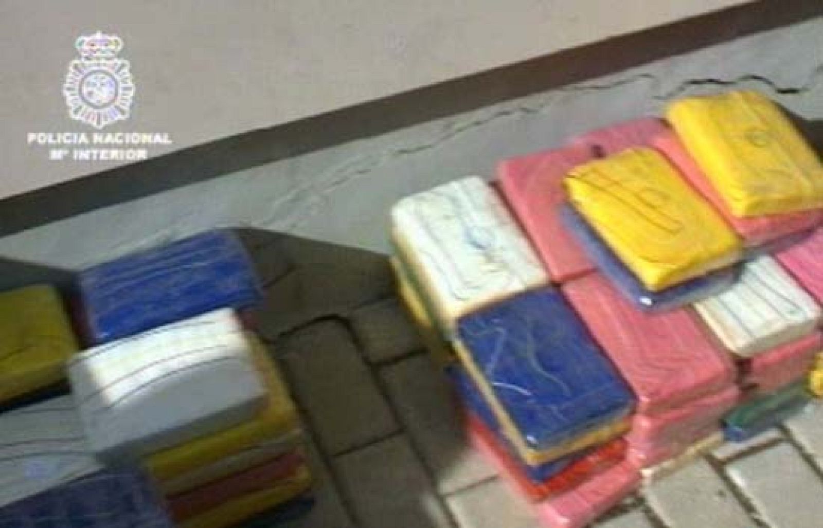 La fiscalía pide prisión para Carlos de la Vega, futbolista del Rayo Vallecano, por su presunta implicación en una operación antidroga en la que hay otras cuatro personas del mundo del fútbol detenidas. 