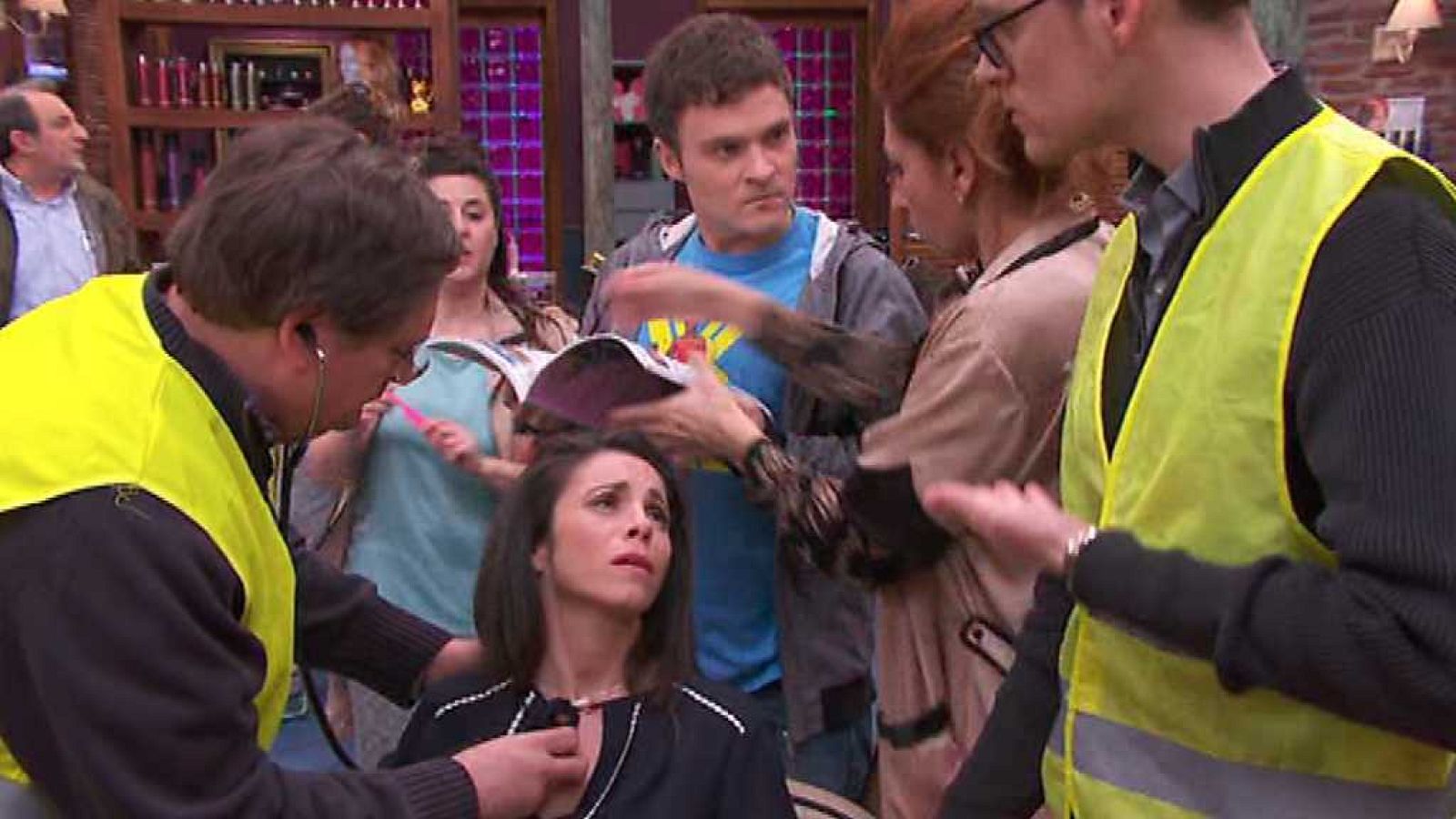 La Peluquería - El desmayo de Rebeca - ver ahora