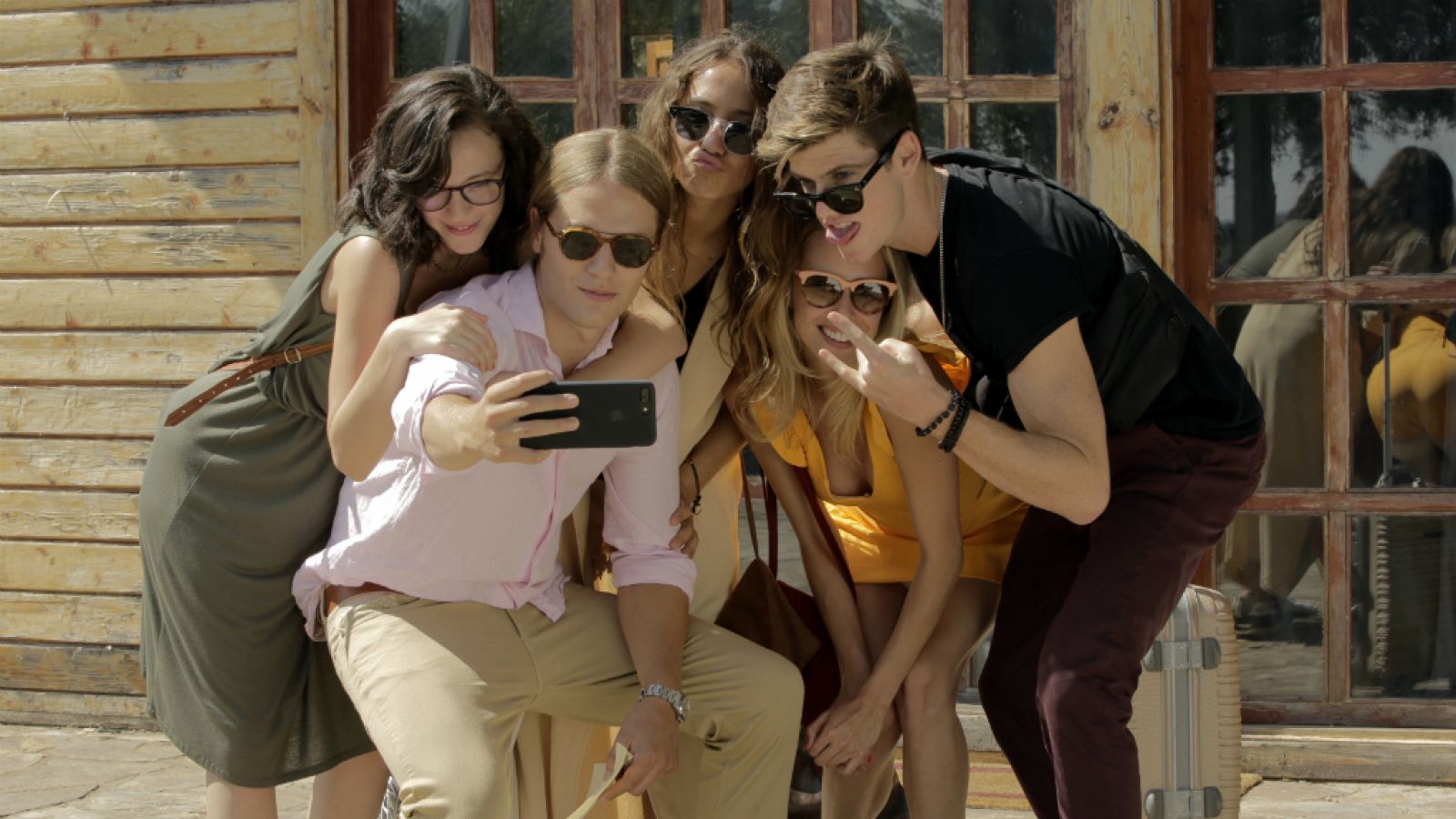 Inhibidos - "Me llamo Juan y os presento a mis amigos: Claudia, Toni, María y Lidia"