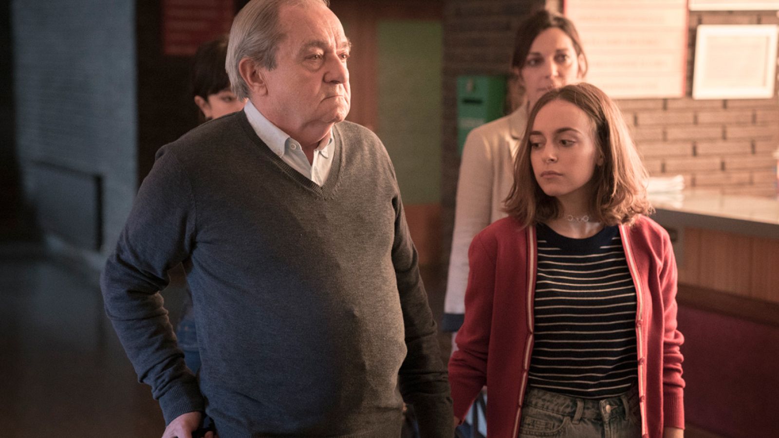 Arturo decide irse a una residencia