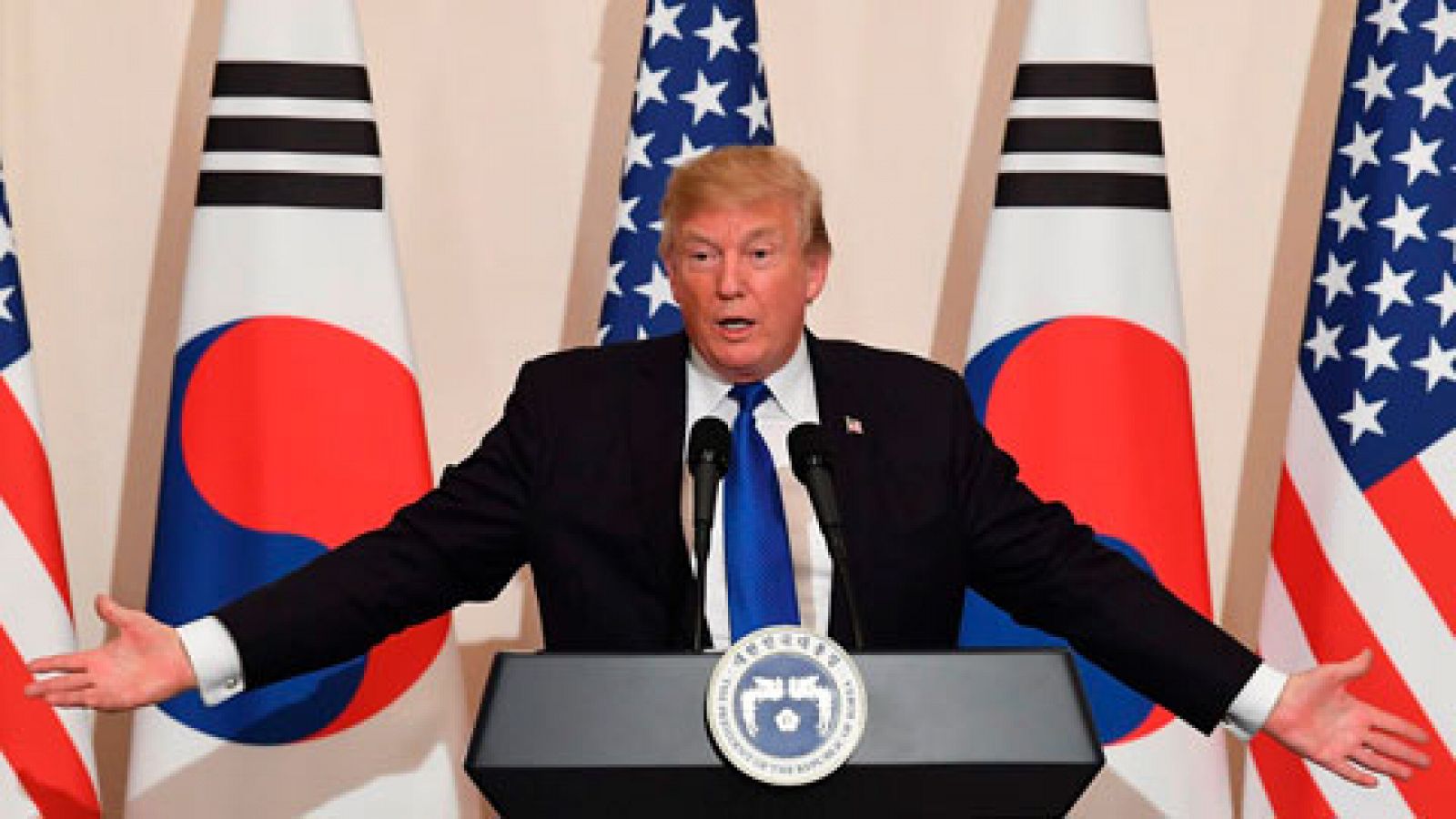 Telediario 1: Trump estrecha lazos con Corea del Sur frente a la amenaza del Norte en su gira asiatica | RTVE Play