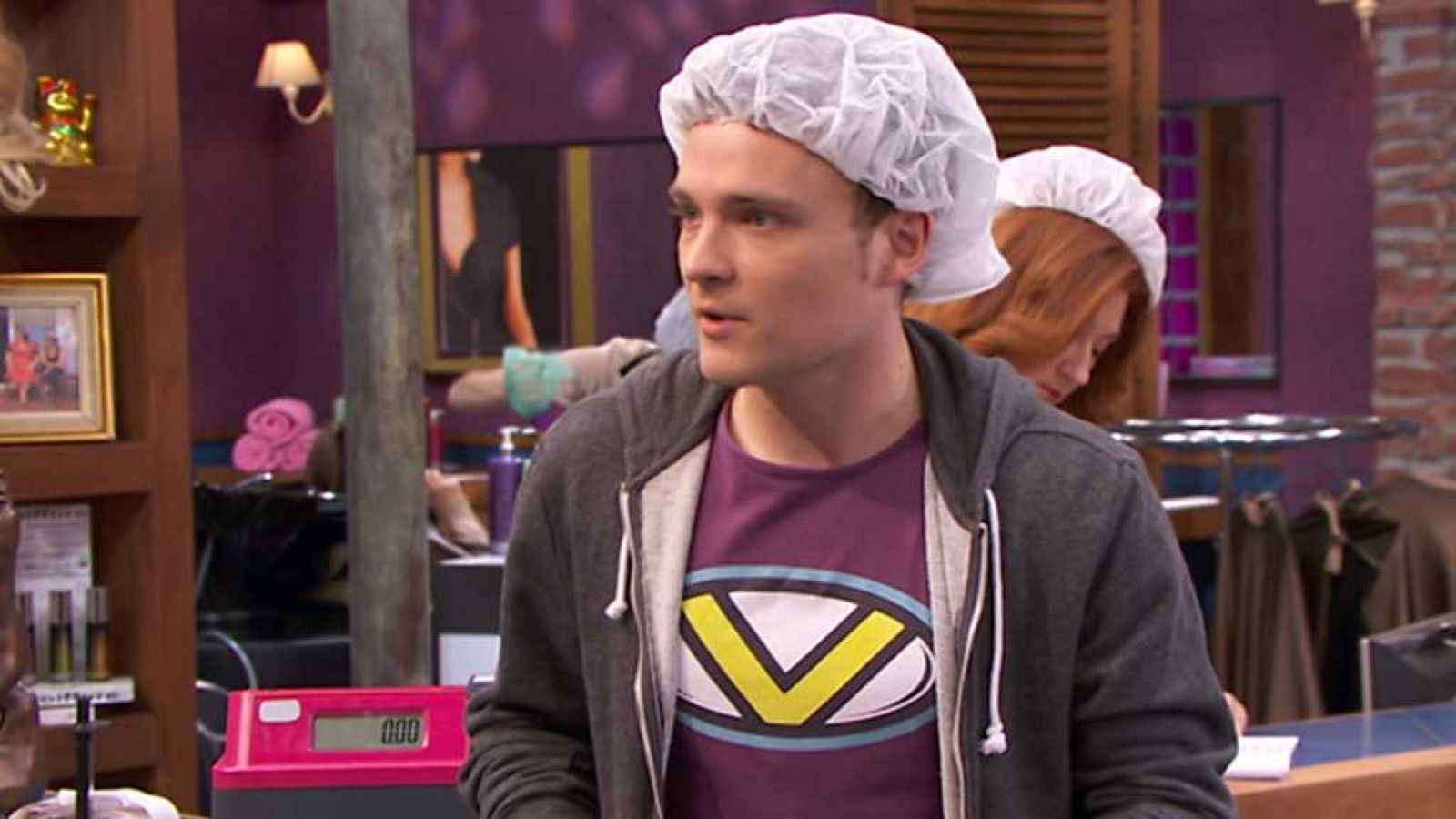 La Peluquería - Andrés y la limpieza  - ver ahora