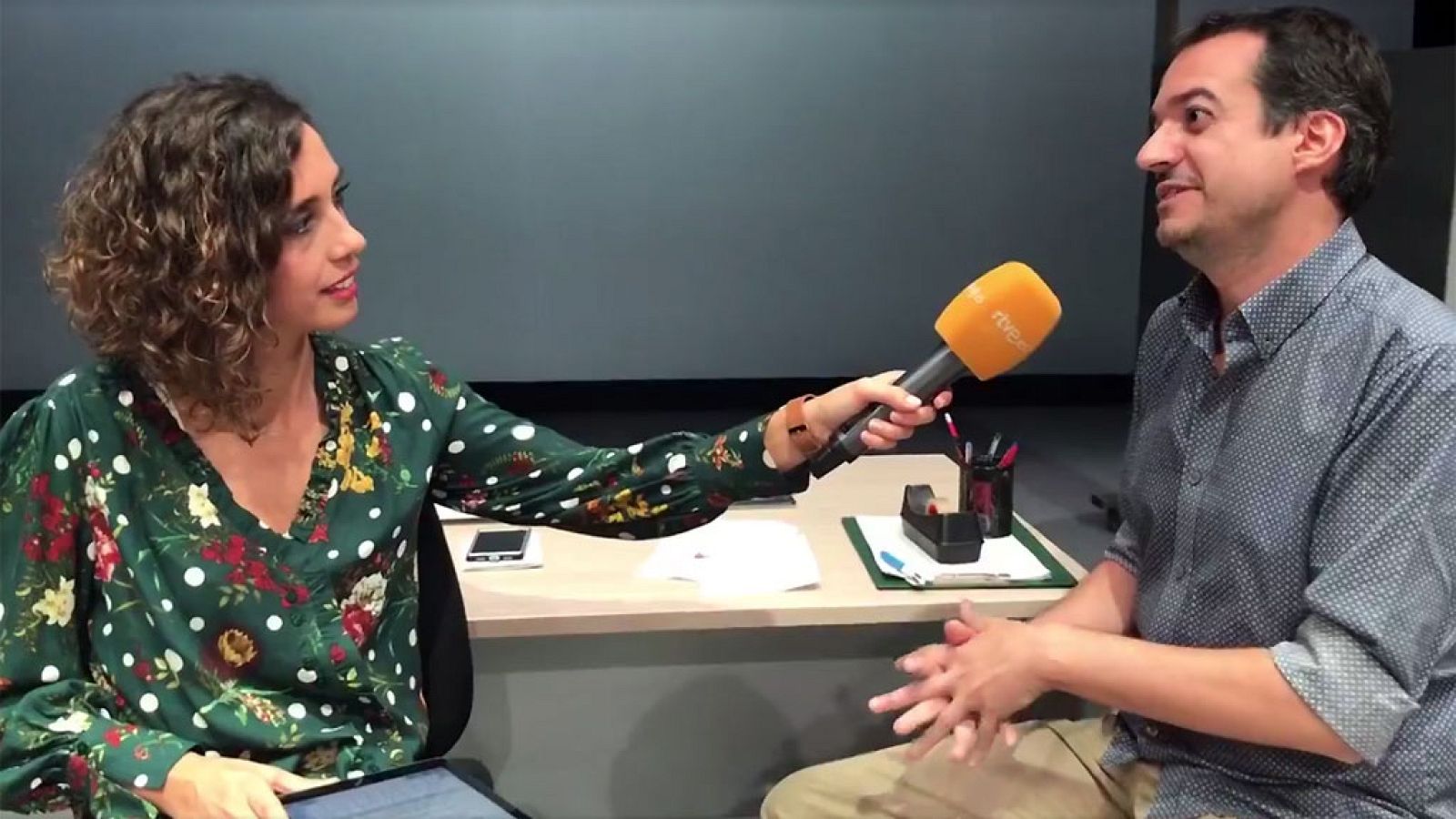 La sala - Nos colamos con Daniel Galindo en el Pavón Teatro Kamikaze - Ver ahora