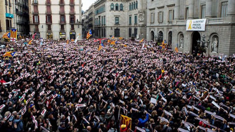 Unas 8.000 personas se concentran en Sant Jaume para reclamar la libertad de los encarcelados