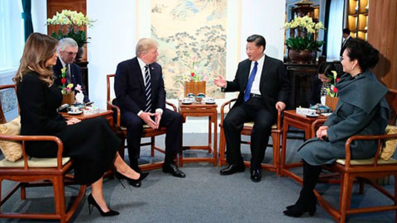 Telediario 1: Donald Trump trae a China la propuesta de revisar el tratado de comercio bilateral | RTVE Play