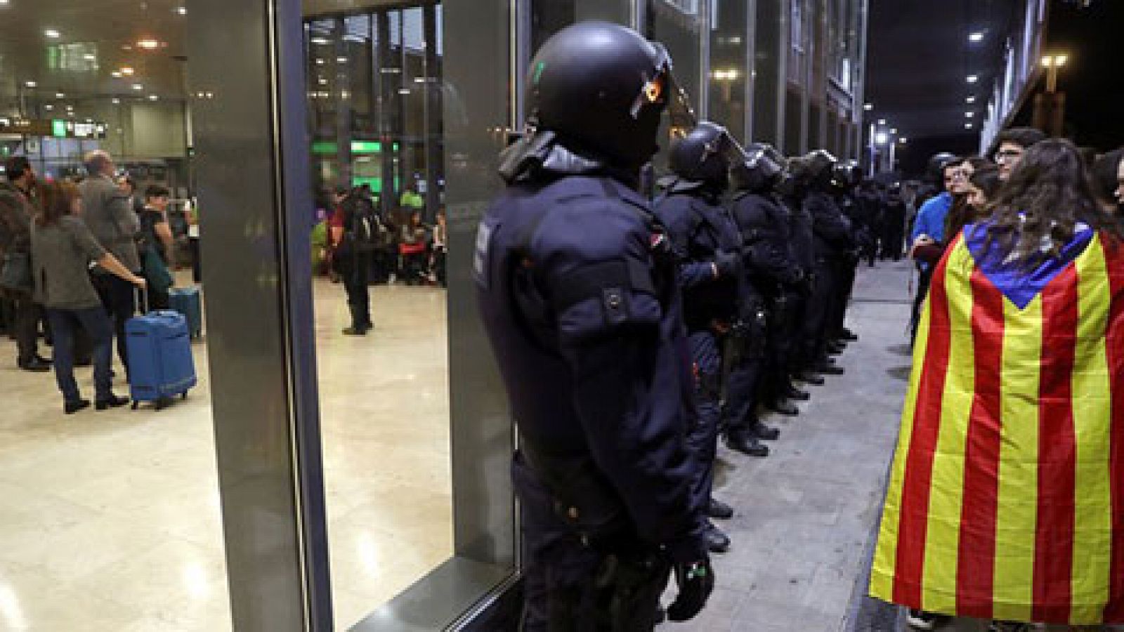 Telediario 1: Barcelona comienza a recuperar la normalidad después de la jornada de huelga | RTVE Play