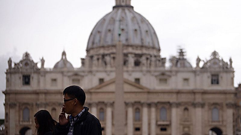 El papa Francisco prohíbe la venta de cigarrilos en el Vaticano