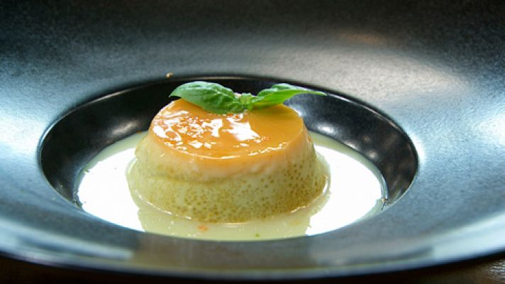 Flan de mandarina y albahaca