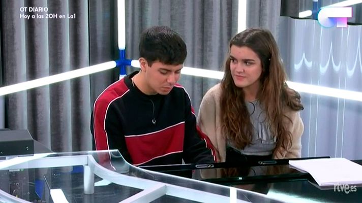 OT 2017 - Alfred y Amaia ensayan al piano