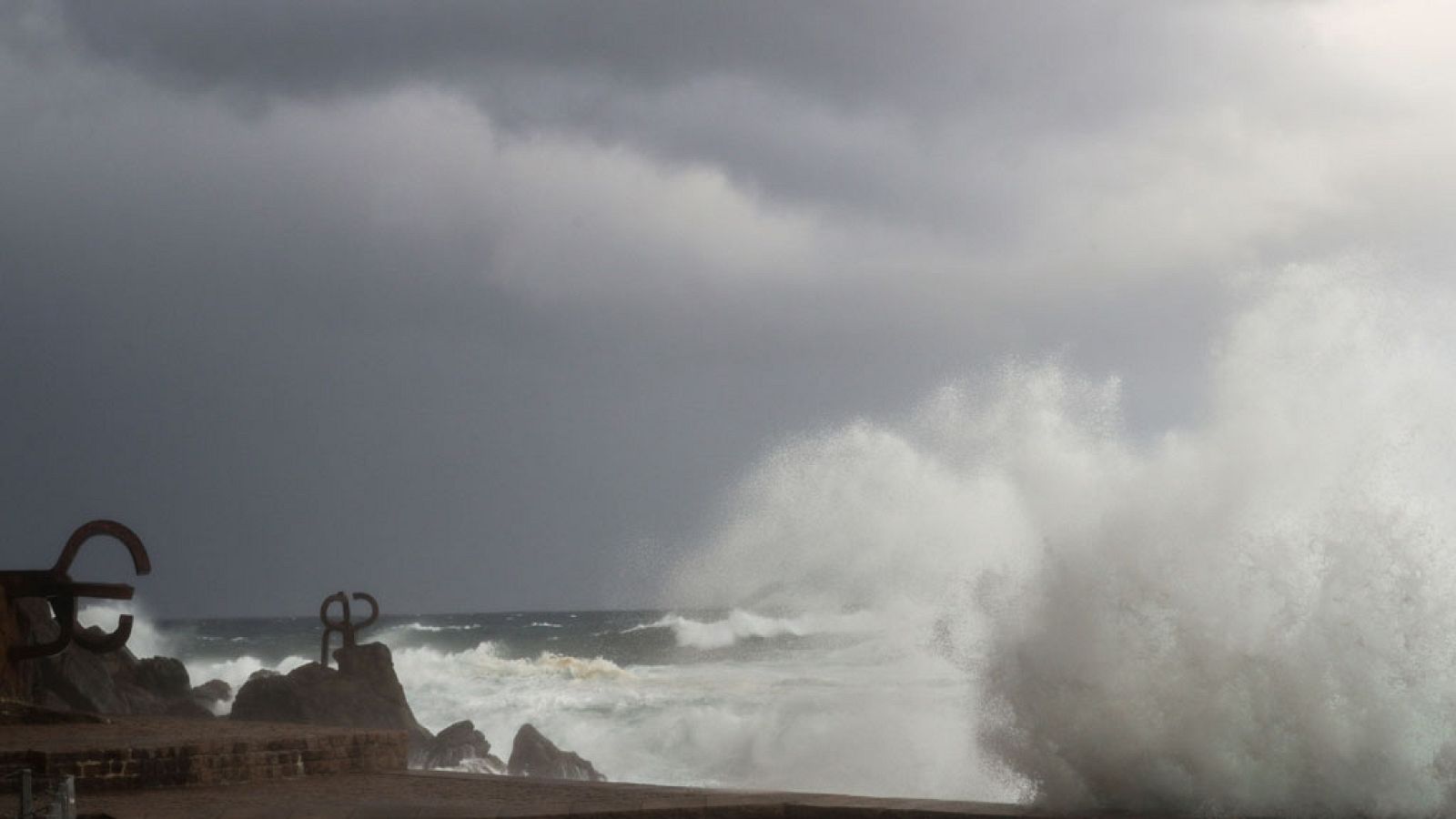 Viento fuerte del norte y lloverá en el noreste y Baleares