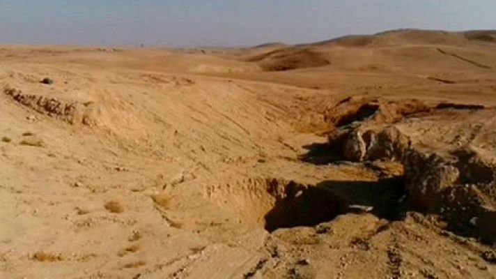 Telediario 1 - Hallan en Irak varias fosas comunes con 400 víctimas asesinadas por el Estado Islámico