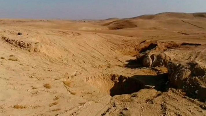 Telediario 1 - Hallan en Irak varias fosas comunes con 400 víctimas asesinadas por el Estado Islámico