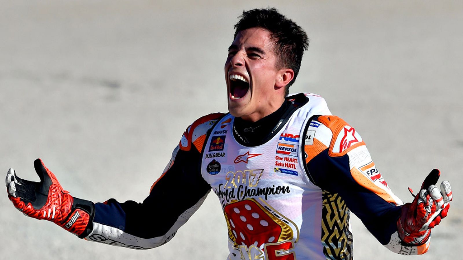 El español Marc Márquez (Repsol Honda RC 213 V), se ha proclamado campeón del mundo de MotoGP, su cuarto título mundial en la categoría reina y el sexto en ocho años, para acumular un palmarés deportivo que está a la altura de los más más grandes de 