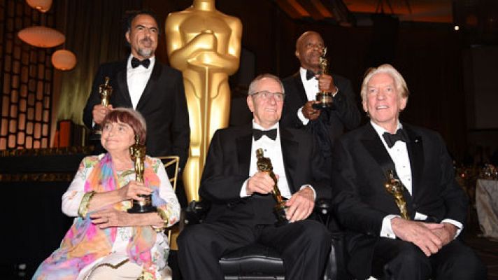 Iñárritu dedica su Oscar especial a los inmigrantes en el mundo entero "a los que se les ha negado su realidad"
