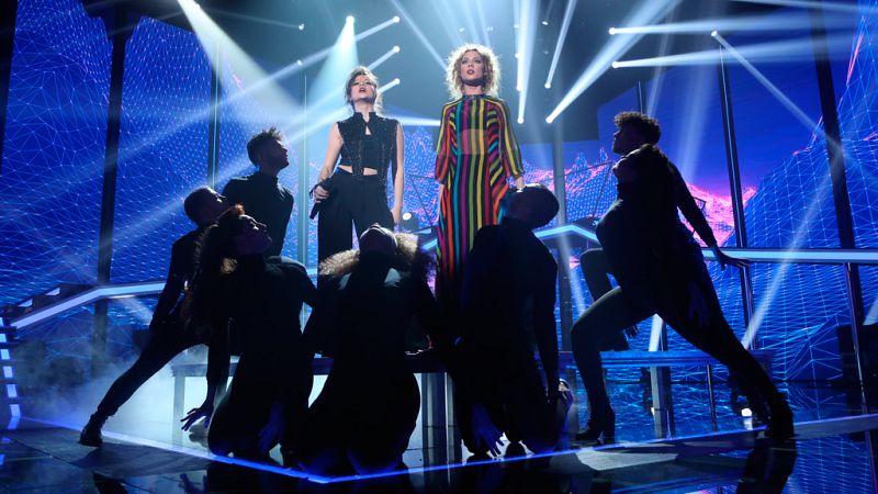 Operaci�n Triunfo - Thal�a y Miriam cantan 'Euphoria'