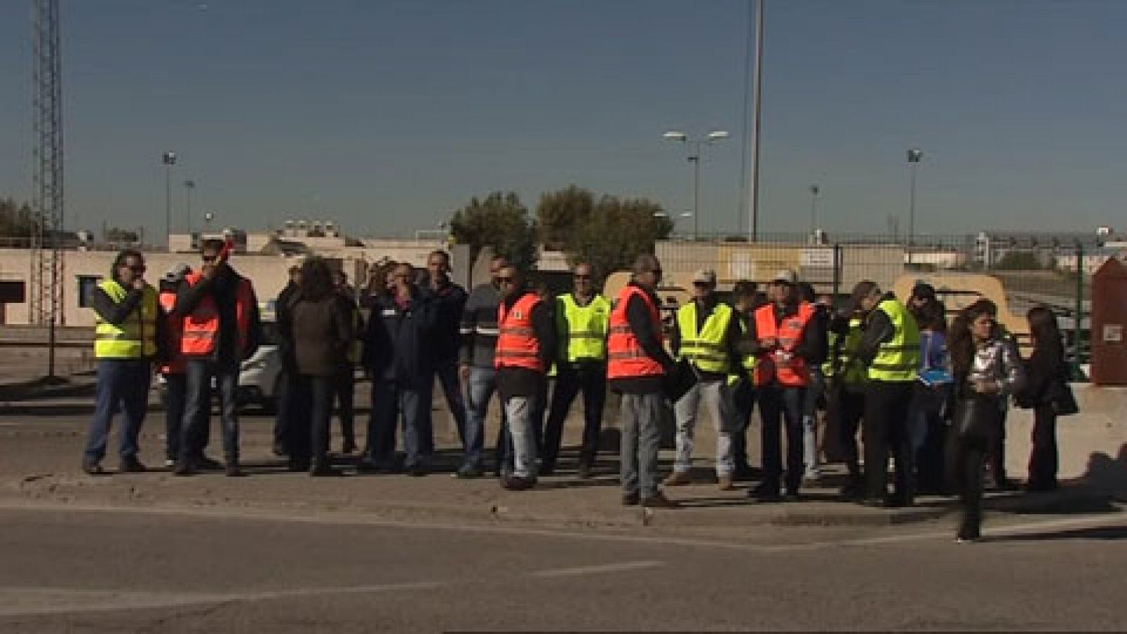 Telediario 1: Reunión entre la DGT con examinadores de tráfico, que llevan cuatro meses en huelga | RTVE Play
