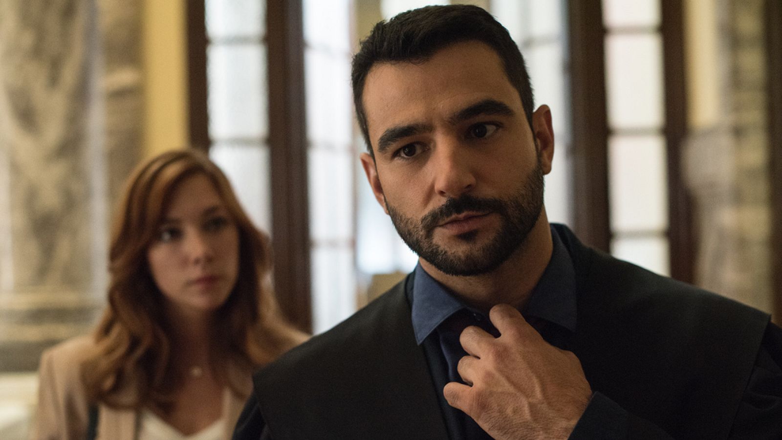 Carlos Santos no sabe si aceptar el trabajo en el bufete