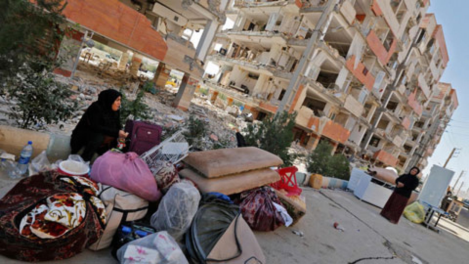 Telediario 1: Los afectados por el terremoto en Irán buscan refugio mientras arrecian las críticas contra las autoridades | RTVE Play