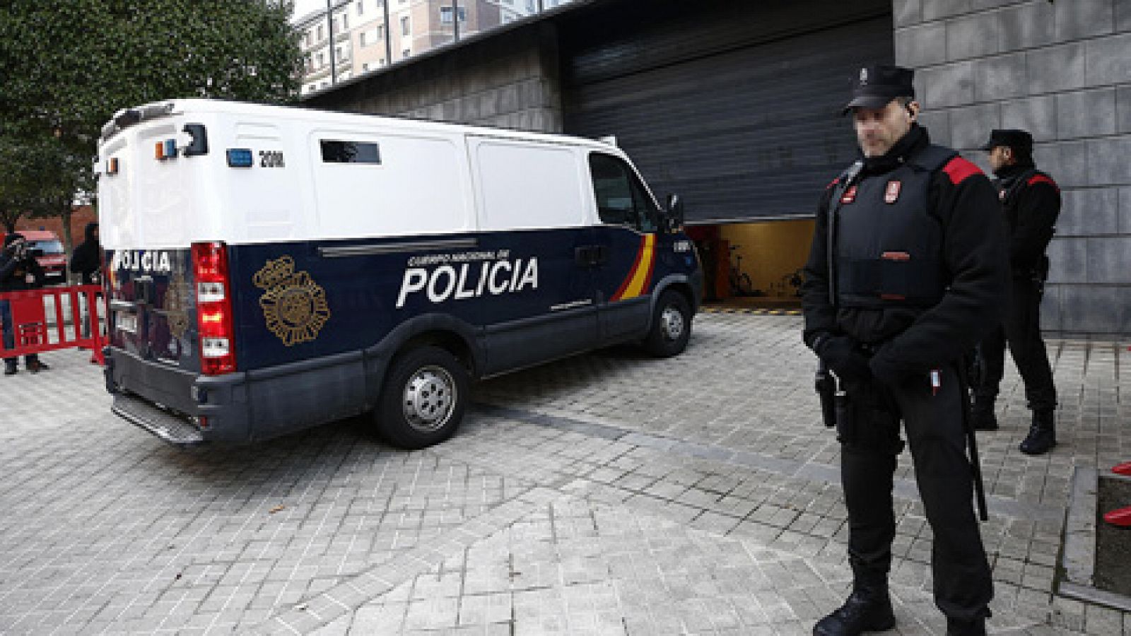 Telediario 1: Declaran los policías que atendieron a la joven que denunció la violación múltiple en los Sanfermines | RTVE Play