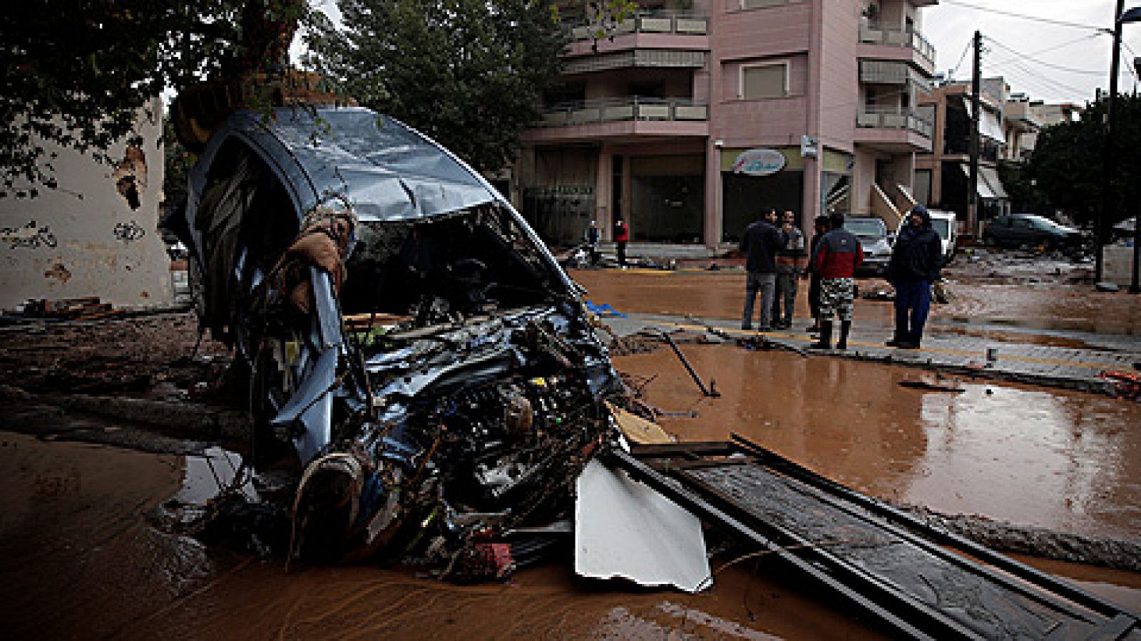 Telediario 1: Las lluvias torrenciales en Grecia dejan una quincena de muertes y cuantiosos daños materiales | RTVE Play