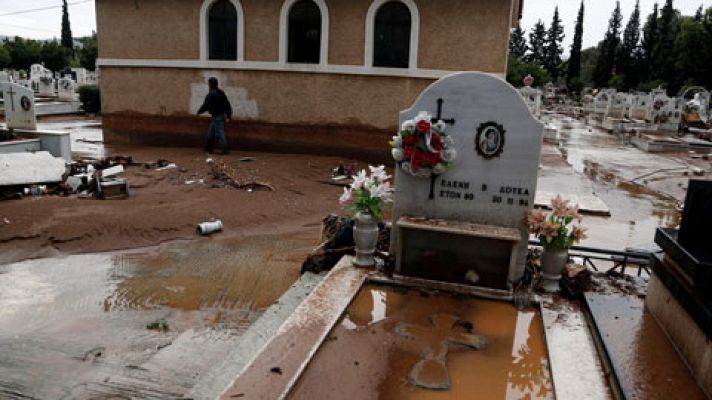 Seis desaparecidos en Grecia por las inundaciones, que dejan 15 víctimas mortales