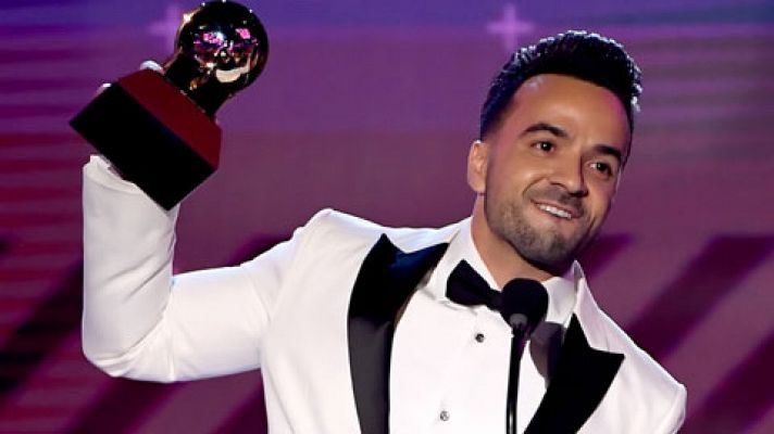 Luis Fonsi, triunfador indiscutible de los Grammy Latinos